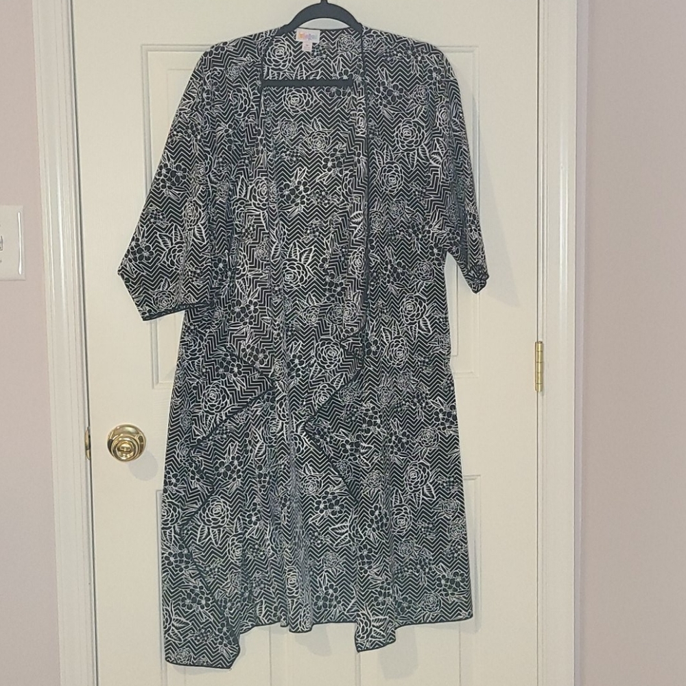 Black & white floral Lularoe Shirley